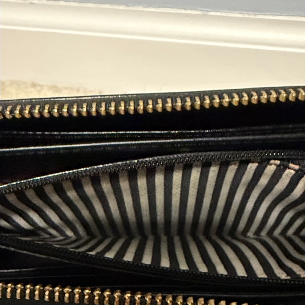 Kate Spade has Red and Black Scalloped Zip Wallet - Picture 8 of 8